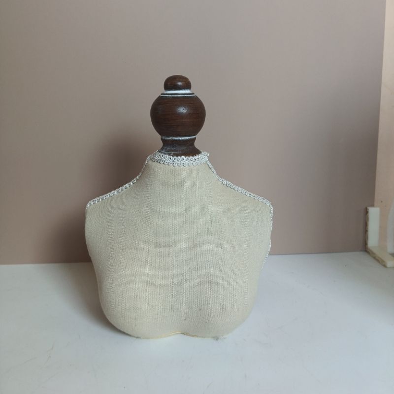 Collana catena busto portagioi - Body Jewelry Holder recensione e prezzo